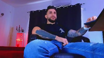 MightyAaronX live cam on Cam4