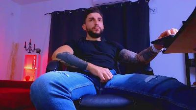 MightyAaronX live cam on Cam4