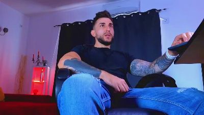 MightyAaronX live cam on Cam4