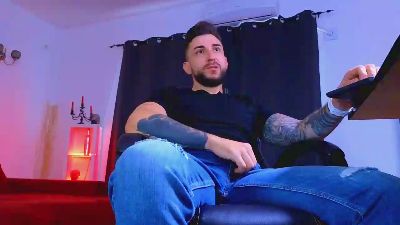 MightyAaronX live cam on Cam4
