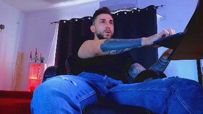 MightyAaronX live cam on Cam4