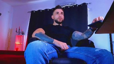 MightyAaronX live cam on Cam4