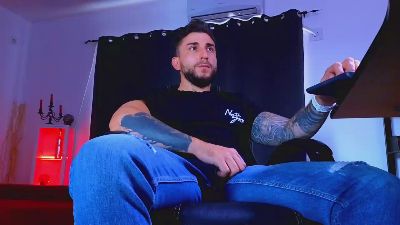 MightyAaronX live cam on Cam4