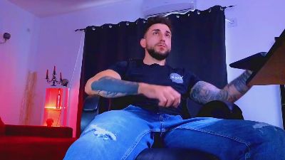 MightyAaronX live cam on Cam4