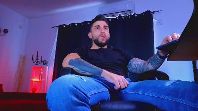 MightyAaronX live cam on Cam4