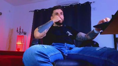 MightyAaronX live cam on Cam4