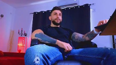MightyAaronX live cam on Cam4