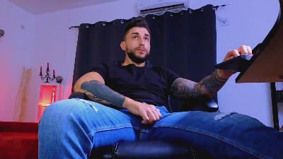 MightyAaronX live cam on Cam4