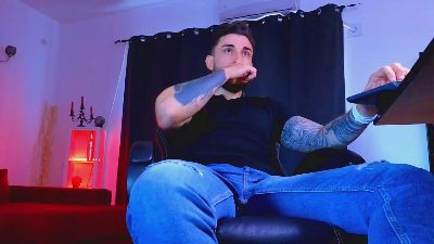 MightyAaronX live cam on Cam4