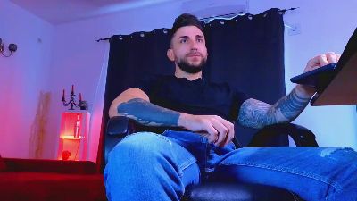 MightyAaronX live cam on Cam4