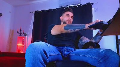 MightyAaronX live cam on Cam4