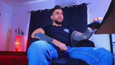 MightyAaronX live cam on Cam4