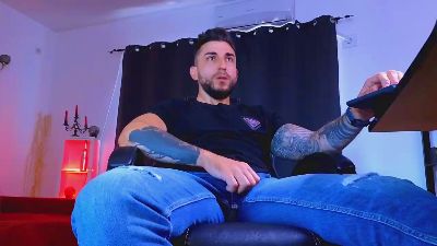 MightyAaronX live cam on Cam4