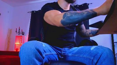 MightyAaronX live cam on Cam4