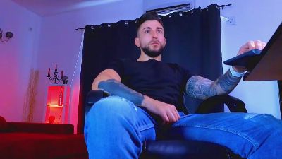 MightyAaronX live cam on Cam4
