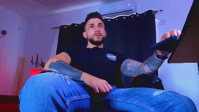 MightyAaronX live cam on Cam4