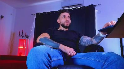 MightyAaronX live cam on Cam4