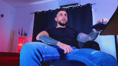 MightyAaronX live cam on Cam4