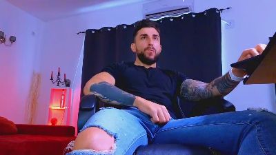 MightyAaronX live cam on Cam4