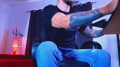 MightyAaronX live cam on Cam4