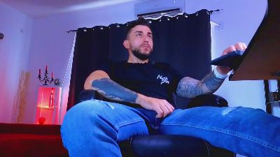 MightyAaronX live cam on Cam4