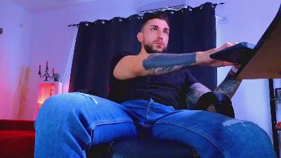 MightyAaronX live cam on Cam4
