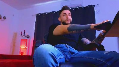 MightyAaronX live cam on Cam4