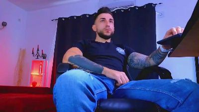 MightyAaronX live cam on Cam4