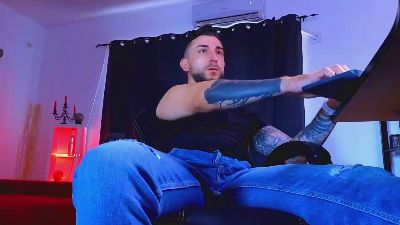 MightyAaronX live cam on Cam4