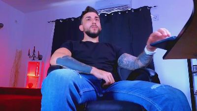 MightyAaronX live cam on Cam4