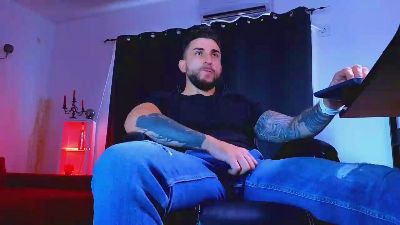 MightyAaronX live cam on Cam4