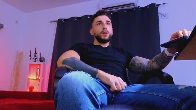 MightyAaronX live cam on Cam4
