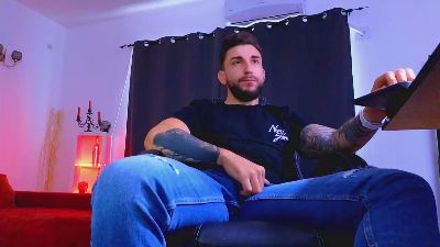 MightyAaronX live cam on Cam4