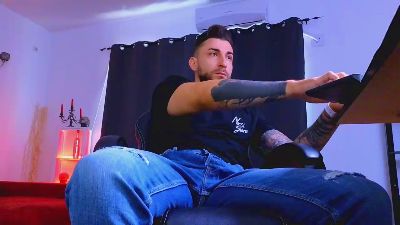 MightyAaronX live cam on Cam4
