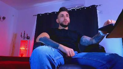 MightyAaronX live cam on Cam4