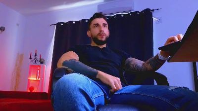 MightyAaronX live cam on Cam4