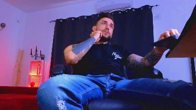 MightyAaronX live cam on Cam4