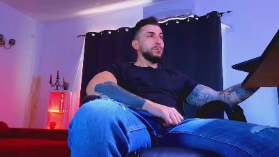 MightyAaronX live cam on Cam4