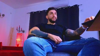 MightyAaronX live cam on Cam4