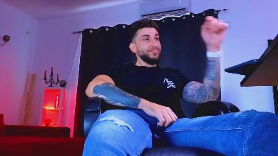 MightyAaronX live cam on Cam4