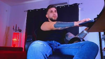 MightyAaronX live cam on Cam4