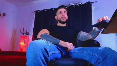MightyAaronX live cam on Cam4
