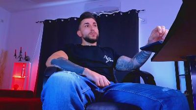 MightyAaronX live cam on Cam4