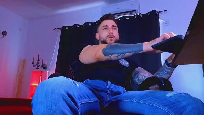MightyAaronX live cam on Cam4