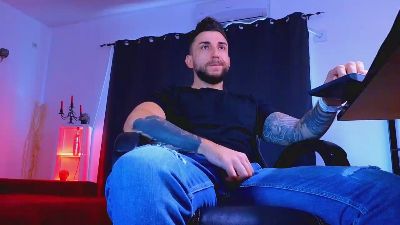 MightyAaronX live cam on Cam4