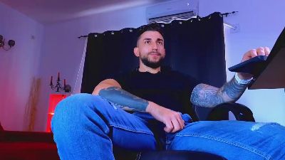 MightyAaronX live cam on Cam4