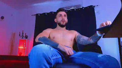 MightyAaronX live cam on Cam4
