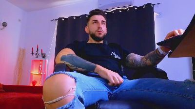MightyAaronX live cam on Cam4