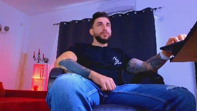 MightyAaronX live cam on Cam4