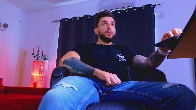 MightyAaronX live cam on Cam4